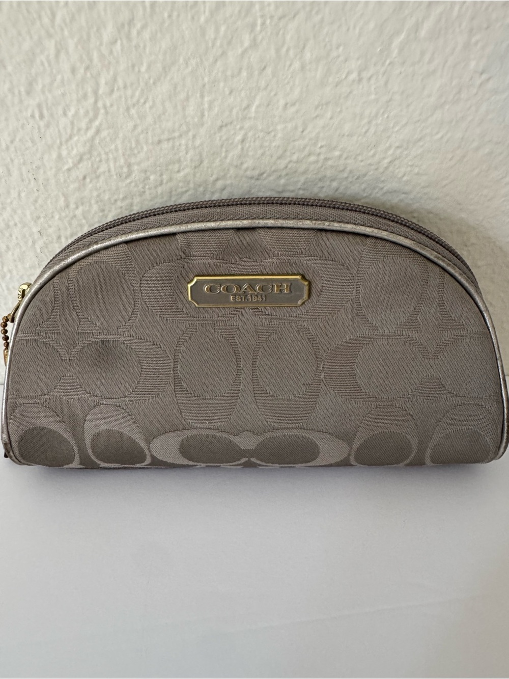 Coach Signature Gray Limited Edition Este Lauder Cosmetic Bag Pink Interior